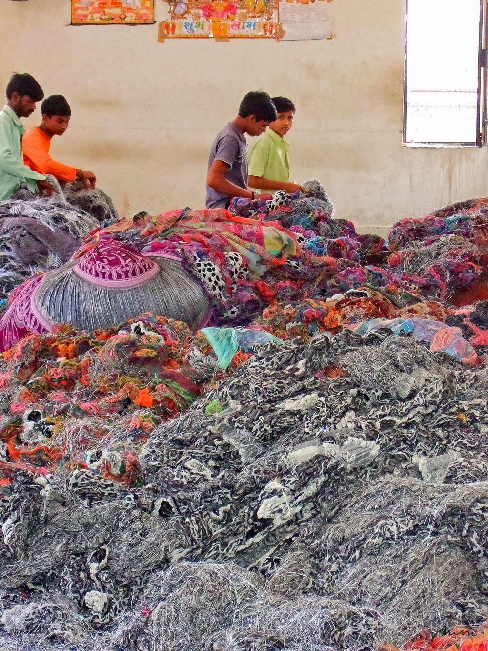 Kinder im Textilhaufen | Indien | 2009